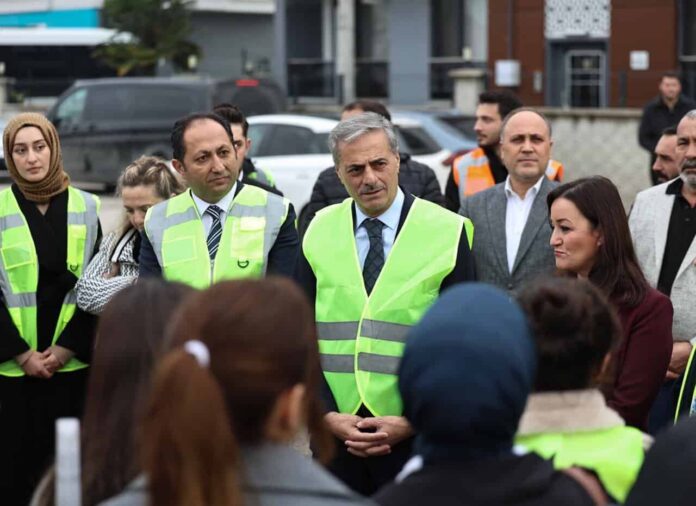 Alt Metin: Basın Merkezi'nde yöneticiler, yoğun bakım çalışmaları ve planlamaları üzerine görüşüyor.