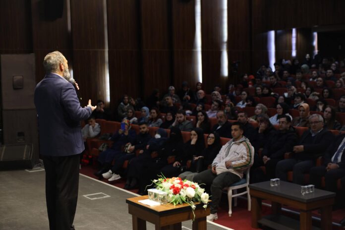 Dursun Ali Erzincanlı'nın Şiir Gecesi Sakarya'da Sanatseverlerle Buluştu