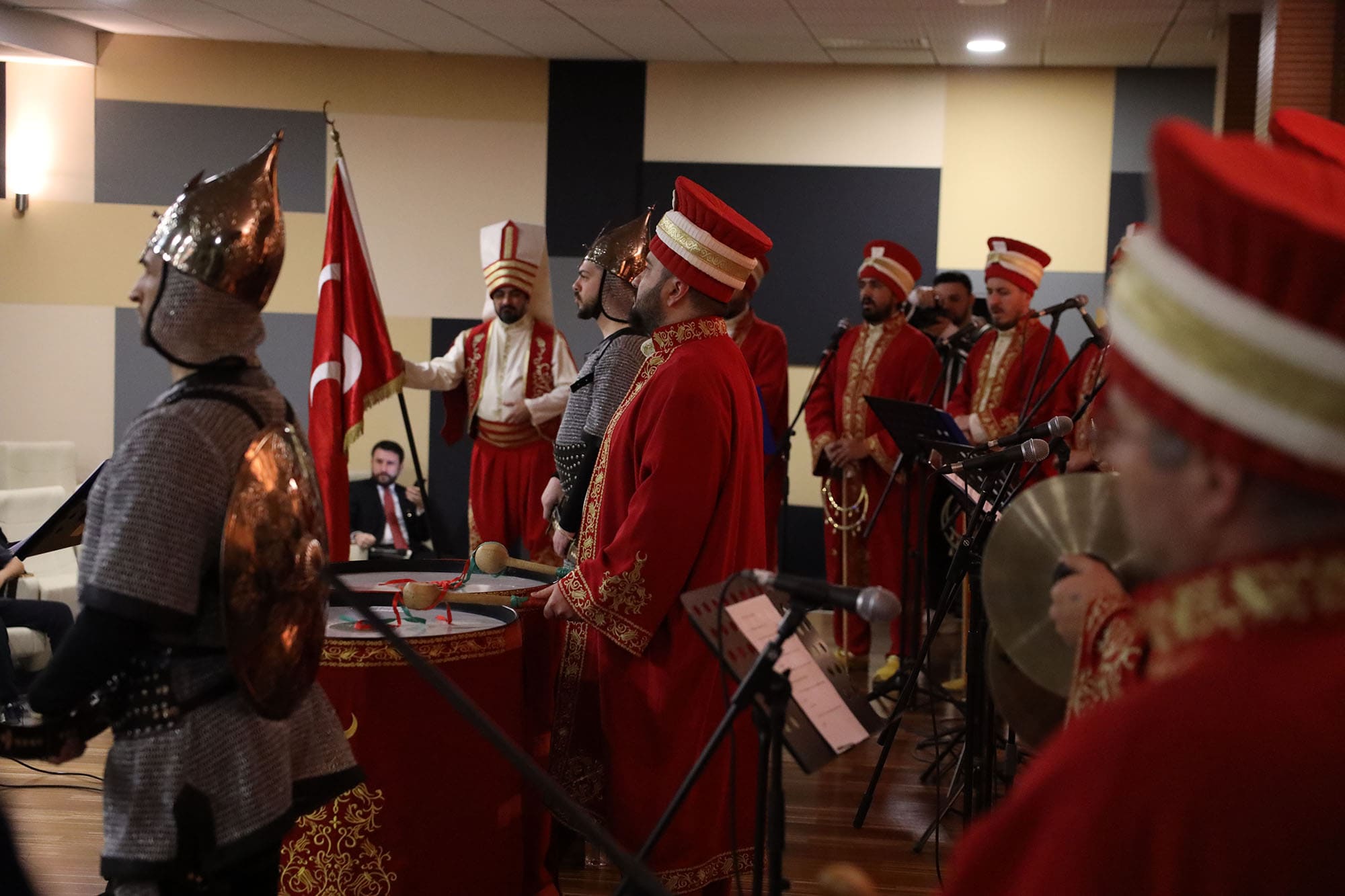 Sakarya'da Sufi Mehteran Gösterisi Geleneksel Müzik ve Milli Duygularla İzleyicilerle Buluştu