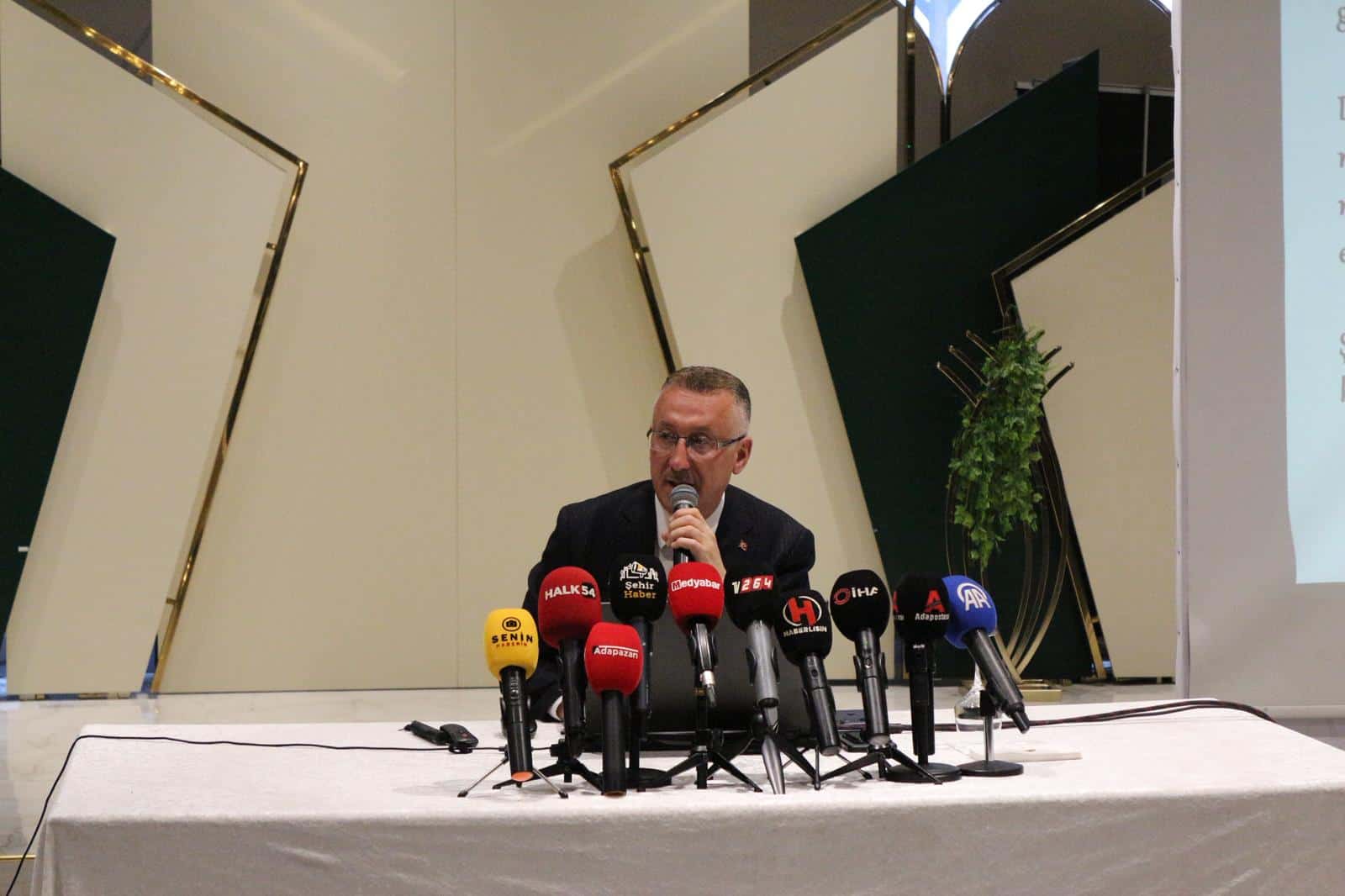 Mutlu Işıksu AK Parti Üyeliğinden İstifa Ettiğini Açıkladı