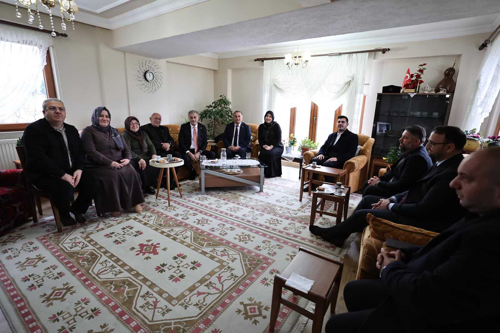 Başkan Yusuf Alemdar Ramazan Bayramı’nda Protokol, Muhtarlar ve Şehit Aileleriyle Buluştu