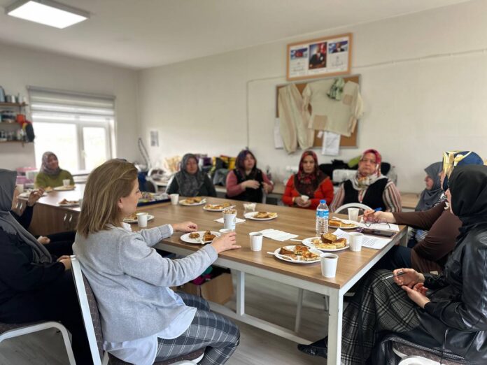 Büyükşehir’in 'Kadın Kadına' Projesi 16 İlçede Kadınlarla Buluşuyor