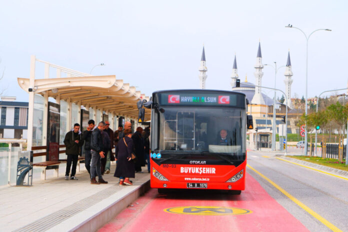 Sakarya’da Ücretli Metrobüs Uygulamasının İlk Gününde Yoğun Talep Gözlendi