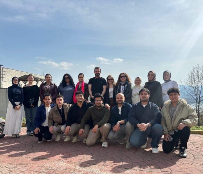 Sakarya Üniversitesi'nin Gençlik ve Gönüllülük Dersi TRT GENÇ'te Televizyon Programı Oluyor