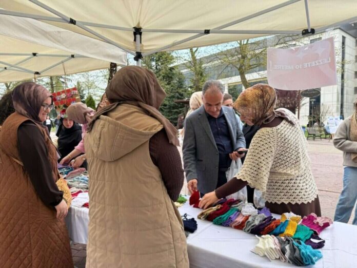 Sakarya Üniversitesi’nde Yardım Kermesiyle Dayanışma Örneği Sergilendi