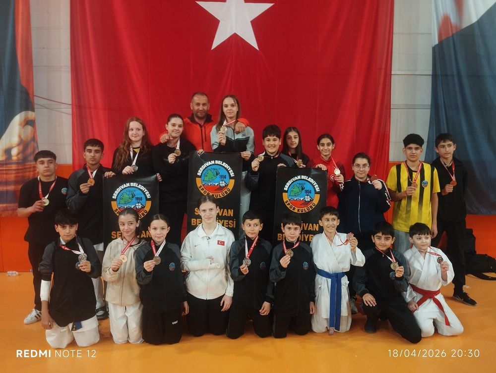 Serdivan Belediyesi Karate Takımı, 23 Nisan Şampiyonası’nda 25 Madalya Kazandı