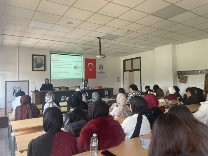 Akyazı'da Yabancı Uyruklu Öğrencilere Sıtma ile Mücadele Eğitimi Verildi