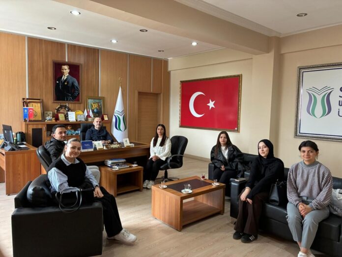 ‘Yaşam Reçetesi’ Öğrenci Topluluğu, Prof. Dr. Fatih Sönmez’i Ziyaret Etti