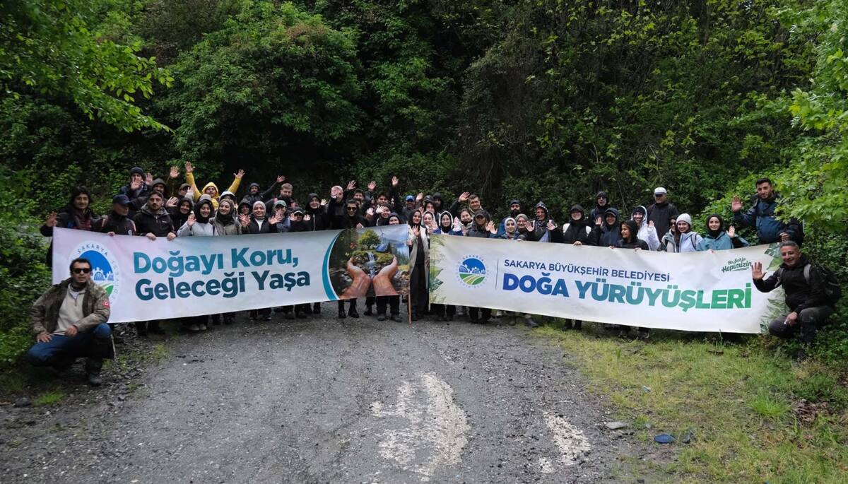 Doğa Yürüyüşçüleri Geyve Doğançay’da Baharın Güzelliklerini Deneyimledi