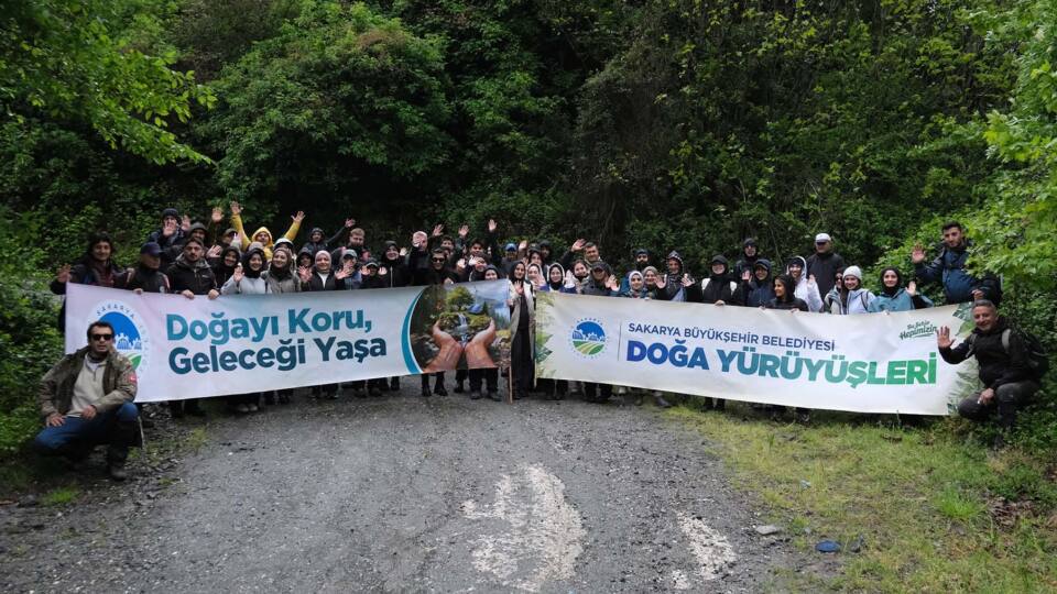 Doğa Yürüyüşçüleri Geyve Doğançay’da Baharın Güzelliklerini Deneyimledi
