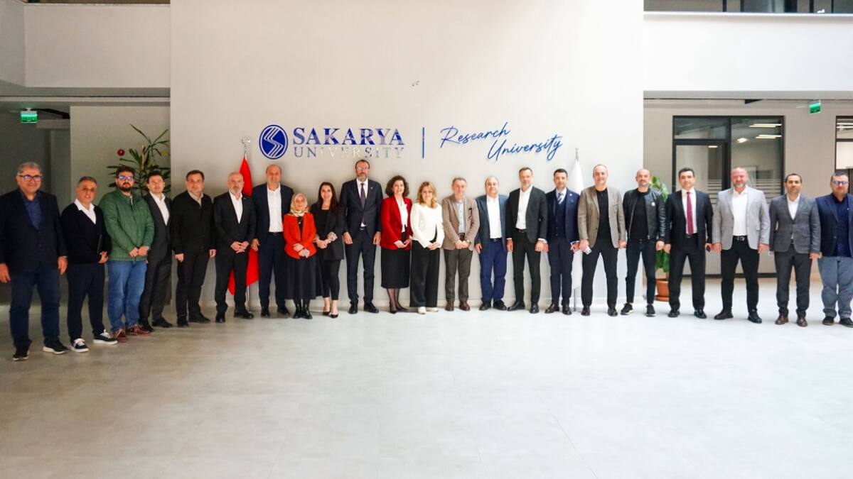 SAÜ İşletme Fakültesi Danışma Kurulu Toplantısında Yükseköğretimde Yetkinlik Temelli Eğitim Vurgulandı