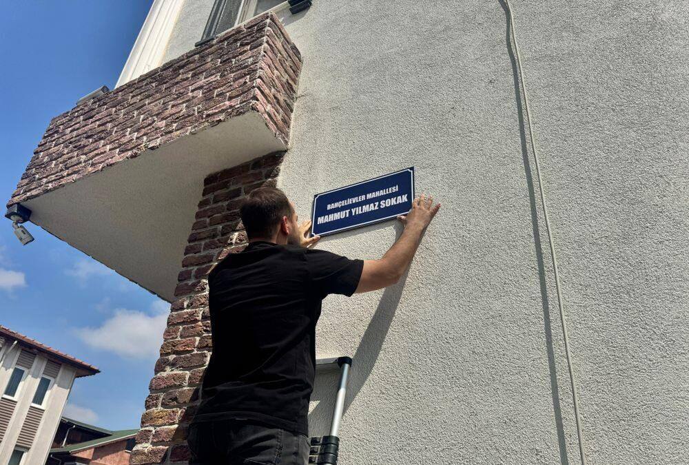 Serdivan’da Hizmet Eden İsimler Sokak Tabelalarında Yaşatılıyor